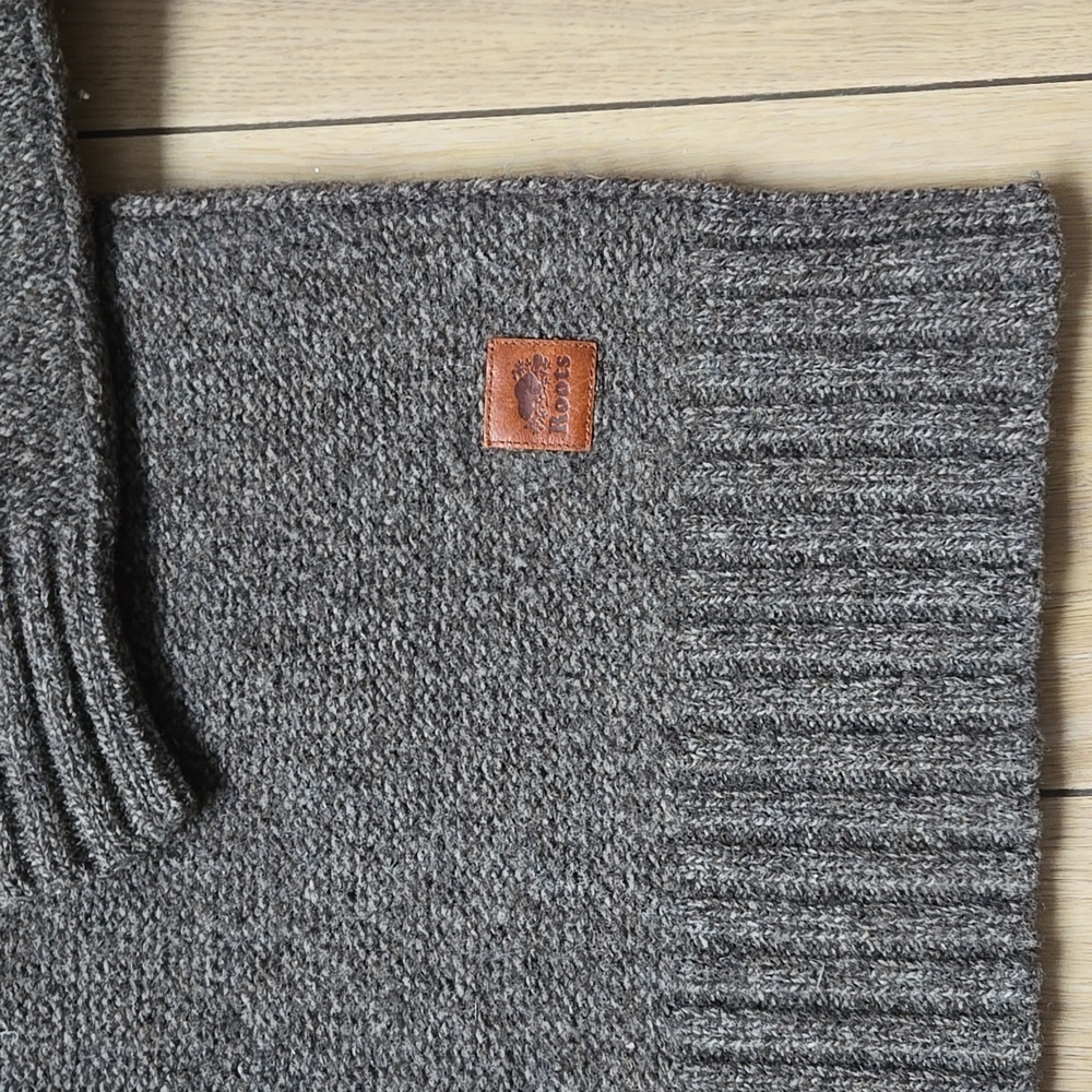 NWOT ROOTS Men's Brown Lambswool Sweater Size M - Picture 3 of 8